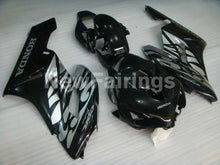 Carica l&#39;immagine nel visualizzatore di Gallery, Black and Silver Fire - CBR1000RR 04-05 Fairing Kit -