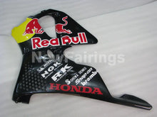 Carica l&#39;immagine nel visualizzatore di Gallery, Black and Yellow Red Bull - CBR 900 RR 92-93 Fairing Kit -