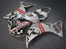 Carica l&#39;immagine nel visualizzatore di Gallery, Pearl White Black Scorpion - YZF-R1 12-14 Fairing Kit
