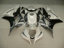 Carica l&#39;immagine nel visualizzatore di Gallery, Pearl White and Silver Black Factory Style - CBR600RR 07-08