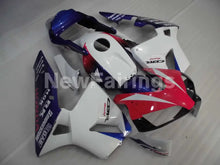 Carica l&#39;immagine nel visualizzatore di Gallery, Red Blue and White Factory Style - CBR600RR 03-04 Fairing