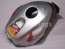 Carica l&#39;immagine nel visualizzatore di Gallery, Silver Cup Needle - CBR600RR 03-04 Fairing Kit - Vehicles &amp;