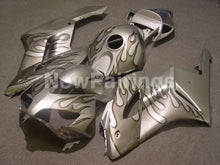 Carica l&#39;immagine nel visualizzatore di Gallery, Silver without No Decal and Flame - CBR1000RR 04-05 Fairing