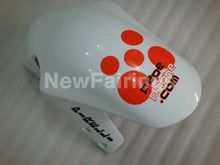 Carica l&#39;immagine nel visualizzatore di Gallery, White and Blue Yellow Dark Dog - GSX-R600 01-03 Fairing Kit