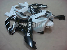 Carica l'immagine nel visualizzatore di Gallery, White and Black Factory Style - CBR 929 RR 00-01 Fairing Kit